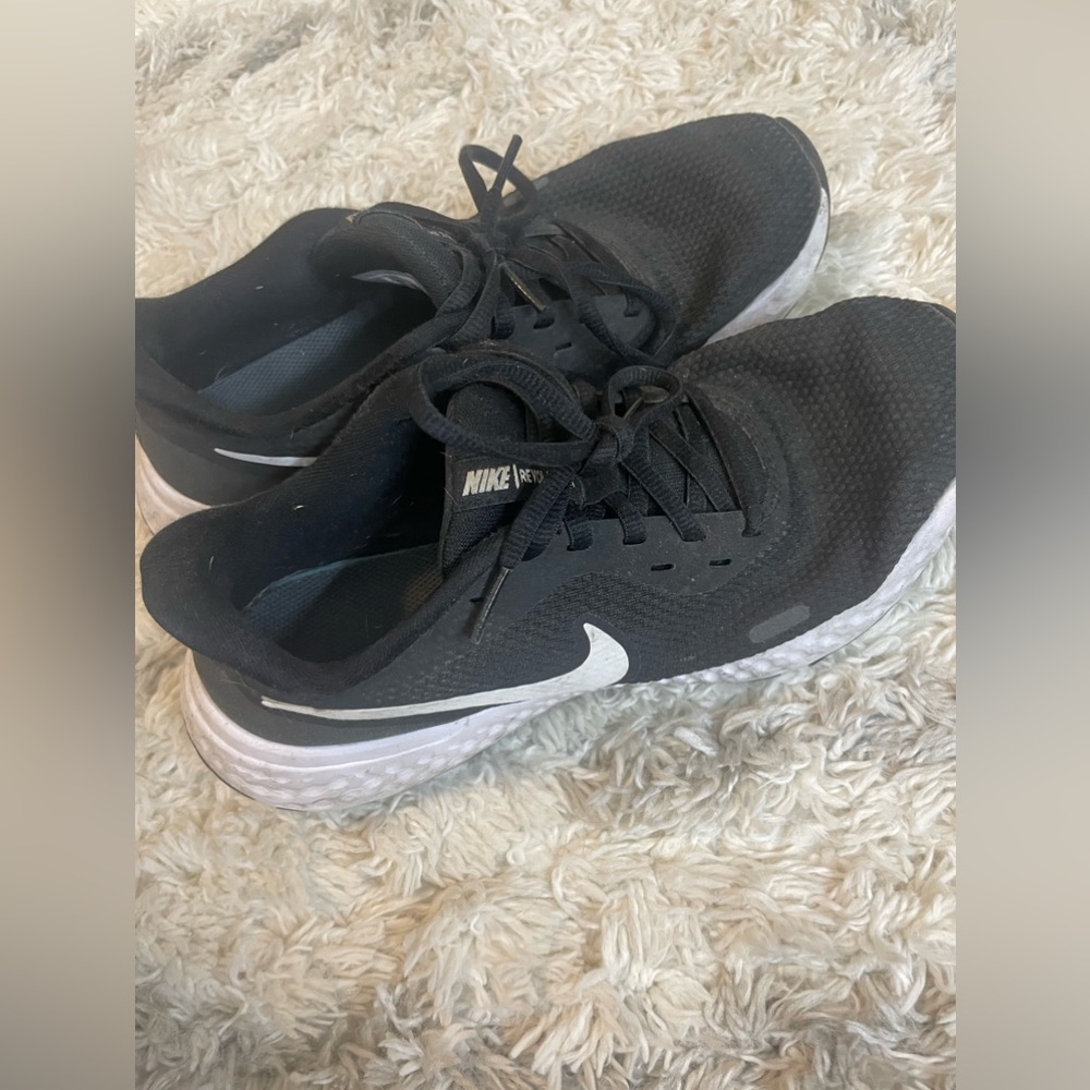 Nike tennis shoes